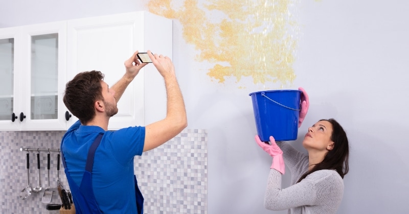 מה לעשות כשחברת הביטוח מסרבת לשלם על נזקי מים?