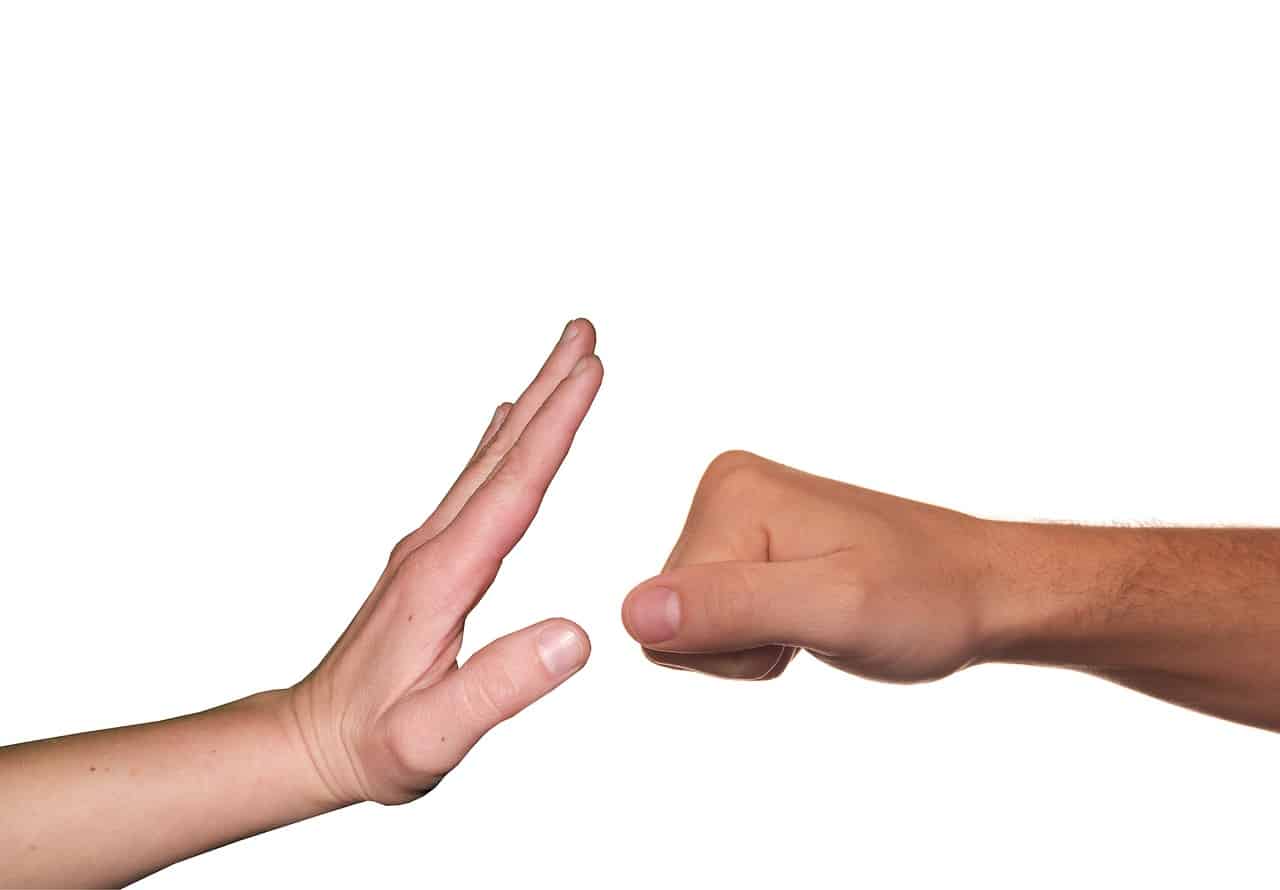נקלעתי לאלימות בבסיס – מה לעשות?